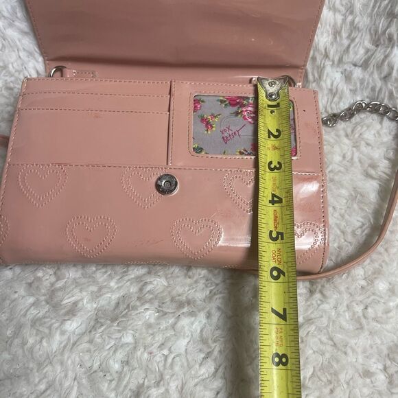 Betsey Johnson synthetic heart embossed pink  patent crossbody bag Bow accent - Picture 7 of 12